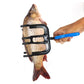 um alicate de pesca com pinça metálica para controlo de peixe