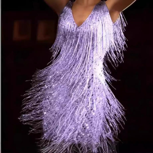 Vestido de festa sexy e elegante com franjas