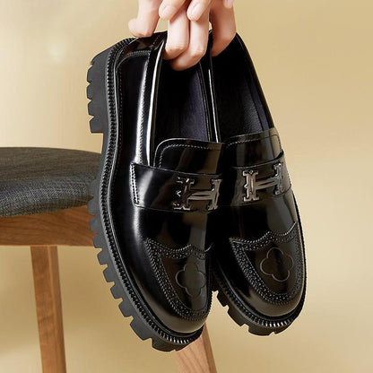 Chaussures en cuir mat faites à la main
